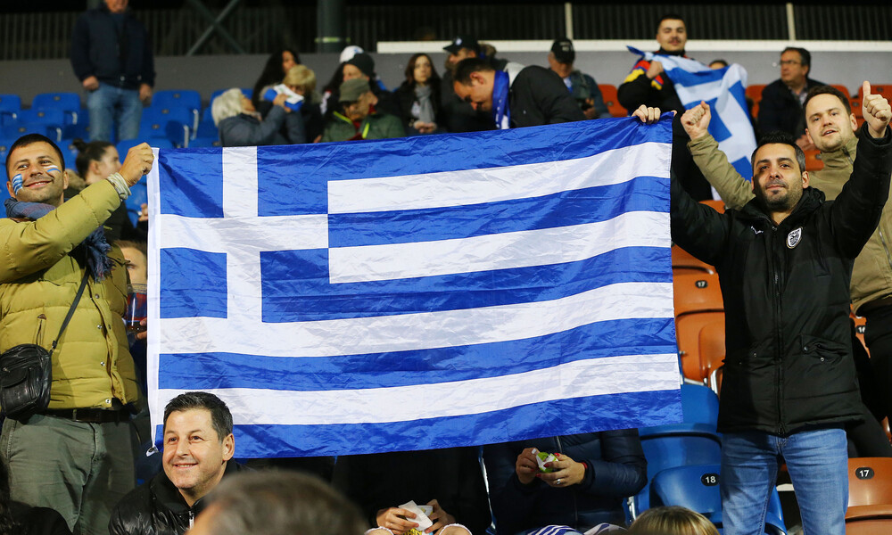 Λίχτενσταϊν-Ελλάδα: Δυναμική ελληνική παρουσία στις εξέδρες – Οι Έλληνες φίλαθλοι τραγούδησαν το «Μακεδονία ξακουστή»