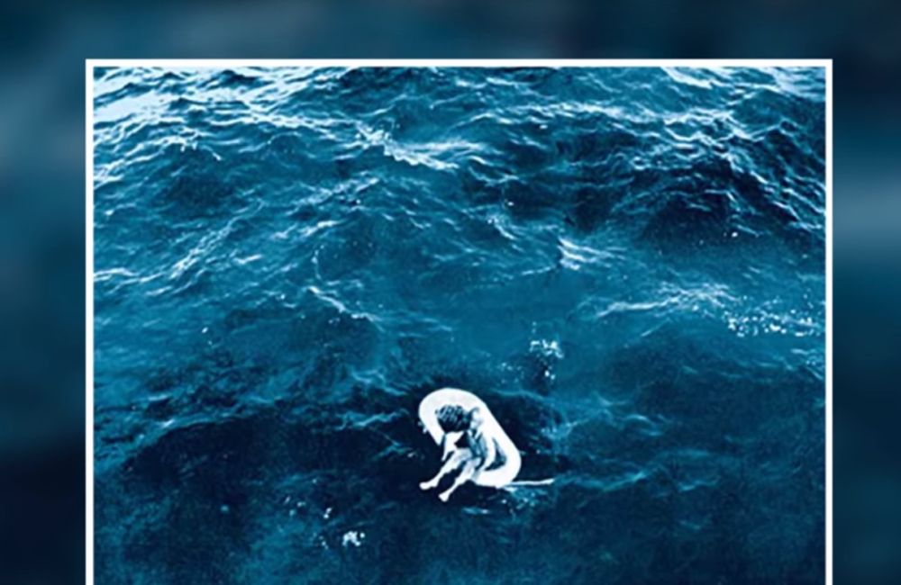 Αυτό το κορίτσι βρέθηκε να επιπλέει στη θάλασσα το 1961 – 55 χρόνια μετά αποκαλύπτει τη φρικτή αλήθεια (φώτο)