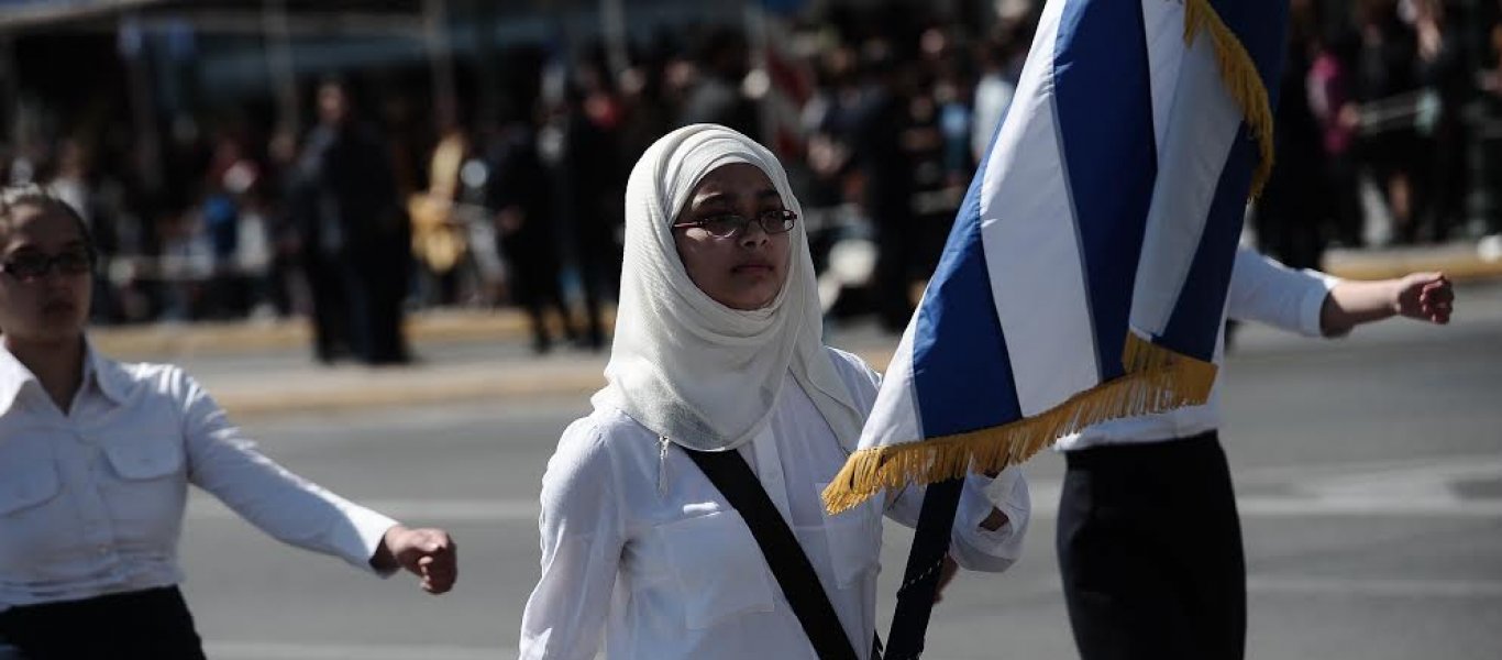 Πού είσαι Κολοκοτρώνη να δεις την Ελλάδα του 2019 και τις ισλαμικές μαντίλες να παρελαύνουν…  (φωτό, βίντεο)