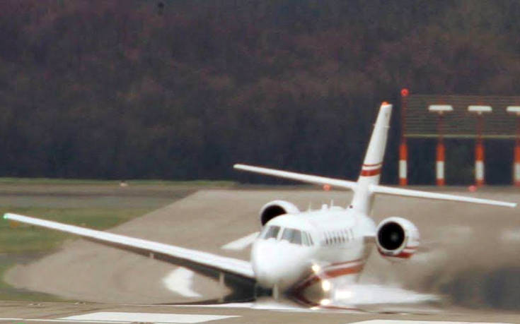 Προσγείωση αεροσκάφους με κάθετο άνεμο 120 χλμ.! (βίντεο)