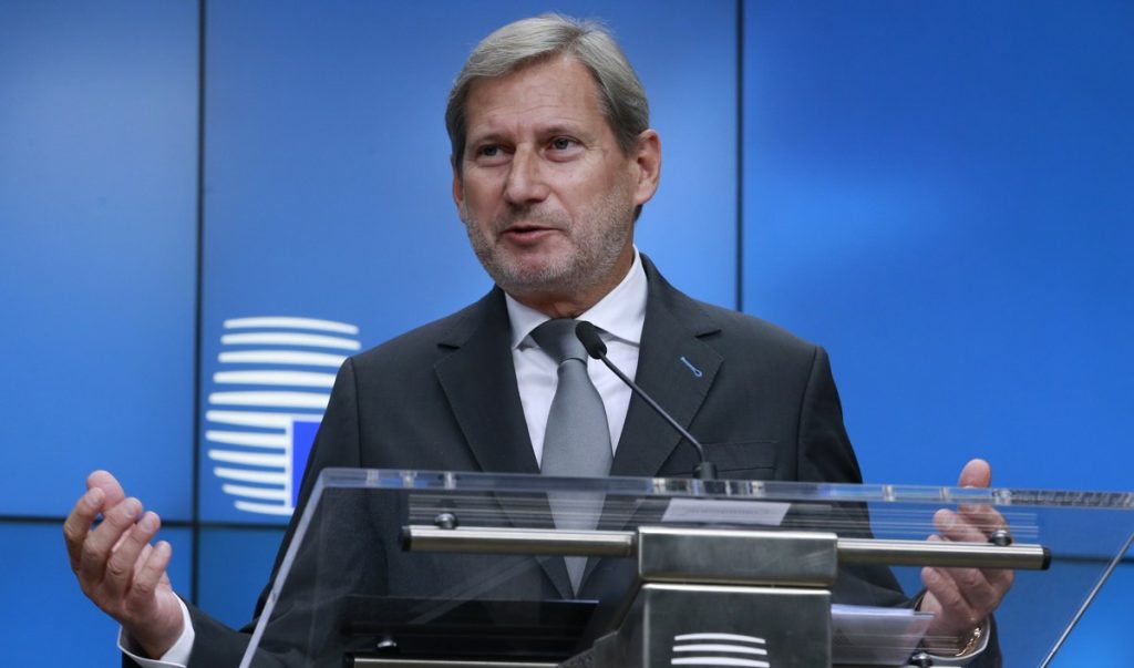 Γιοχάνες Χαν: «Δεν θα αλλάξει κάτι μία πιθανή ανατροπή της Μέι»