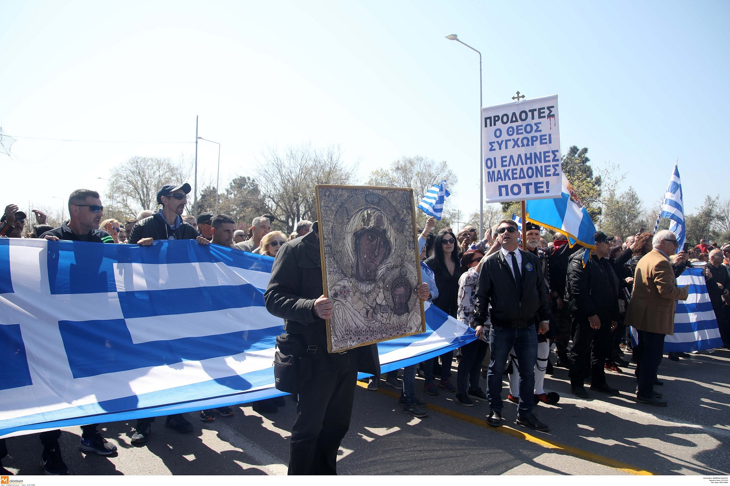 Στο «κυνήγι» πήραν πολίτες τους  βουλευτές του ΣΥΡΙΖΑ στην Κατερίνη