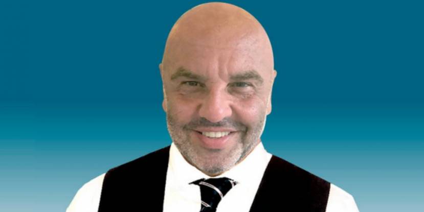 Περήφανος για την μικρή του κόρη στην παρέλαση ο υποψήφιος δήμαρχος Γλυφάδας Τ.Γκουριώτης