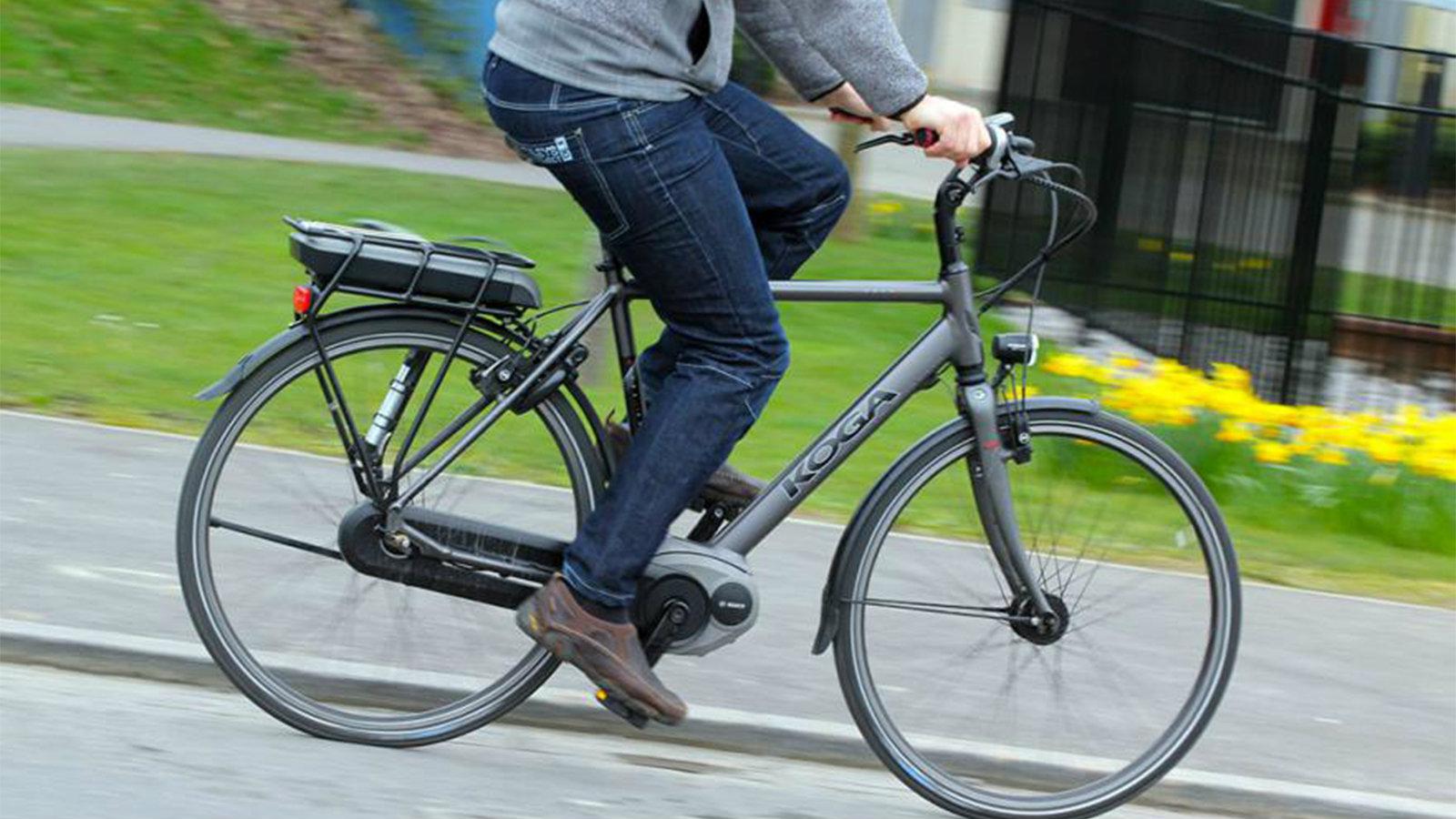 Γερμανία: «Πανικός» με διαφήμιση για τη χρήση κράνους στο ποδήλατο- Τη χαρακτηρίζουν ντροπιαστική (φωτο)