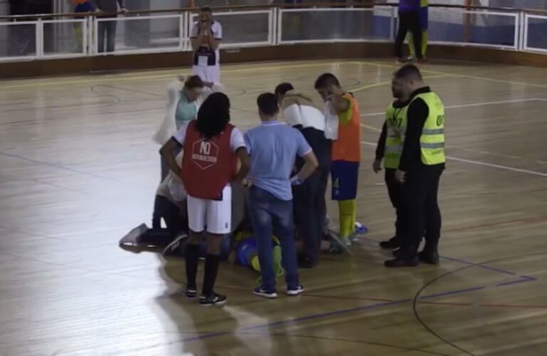 28χρονος ποδοσφαιριστής κατέρρευσε μέσα στο γήπεδο από καρδιακό επεισόδιο! (βίντεο)