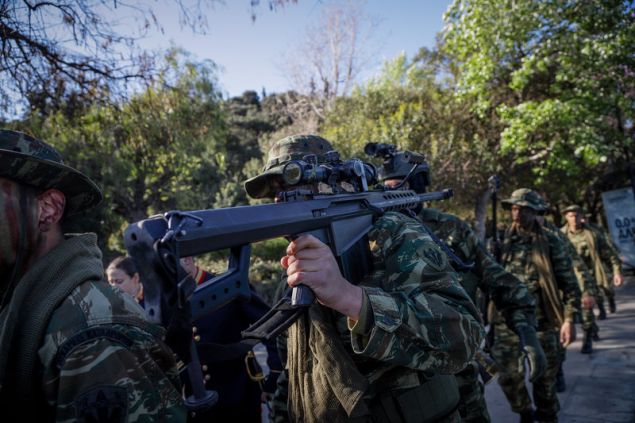 Οι βατραχάνθρωποι και οι κομάντο «εισβάλουν» στην παρέλαση της Αθήνας (φωτο)