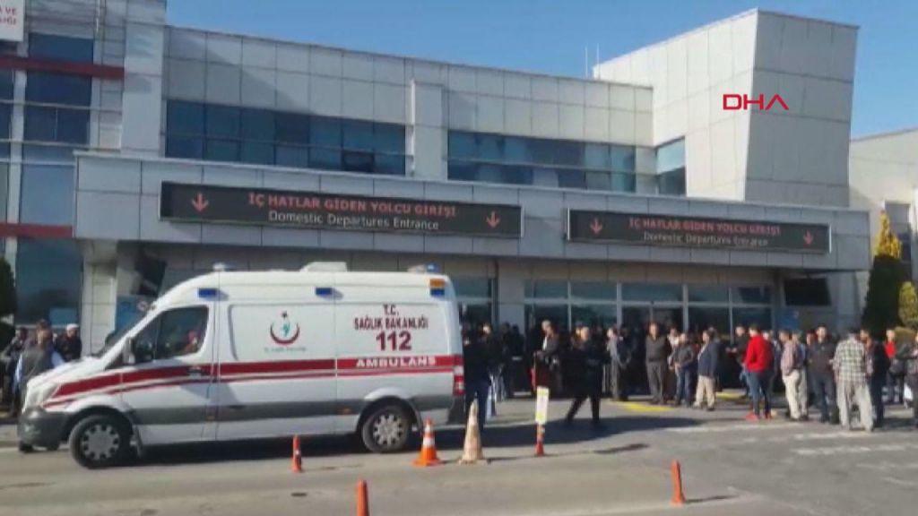 Πυροβολισμοί σε αεροδρόμιο της Τουρκίας – Δύο τραυματίες (φώτο-βίντεο)