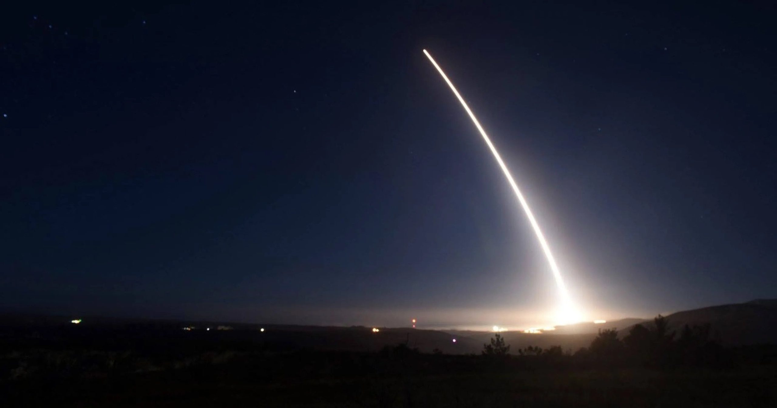 Οι ΗΠΑ δοκιμάζουν βαλλιστικούς πυραύλους στην ΑΒ Vandenberg