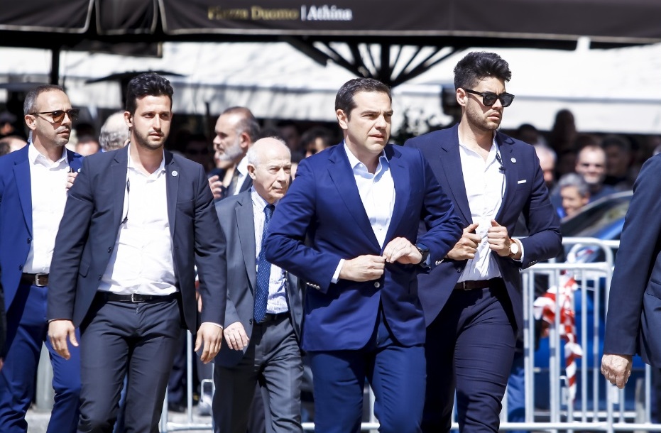 Ούτε σε κηδεία δεν τους θέλουν – Τα άκουσε ο Αλ.Τσίπρας στο «ύστατο χαίρε» του Θανάση Γιαννακόπουλου