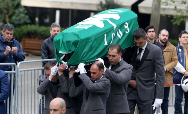 Με την σημαία του Παναθηναϊκού το φέρετρο του Θανάση Γιαννακόπουλου (φωτο)