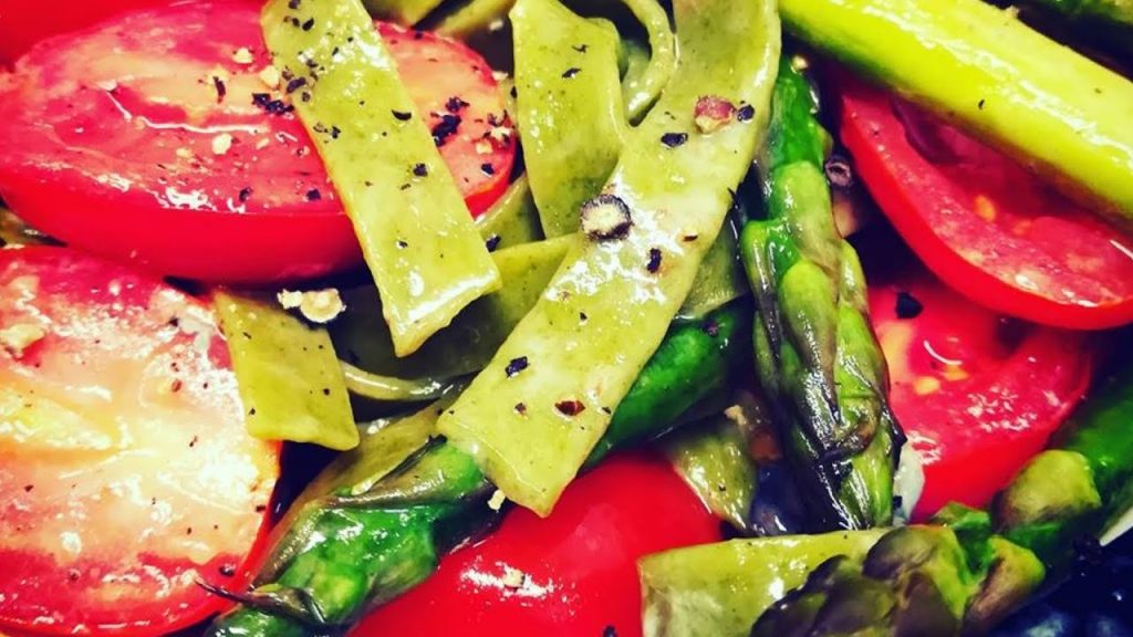 Μουχλιασμένο φαγητό: Ποιες τροφές πετάμε αμέσως και ποιες τρώγονται ακόμα