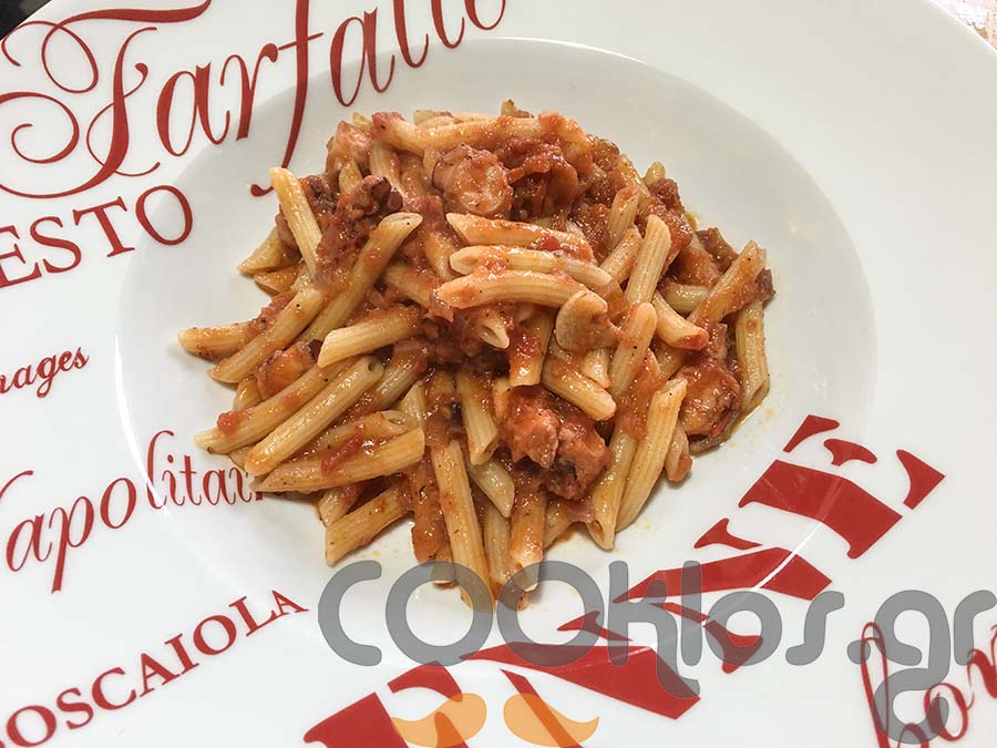 Η συνταγή της ημέρας: Πένες με χταποδάκι και σάλτσα λιαστής ντομάτας