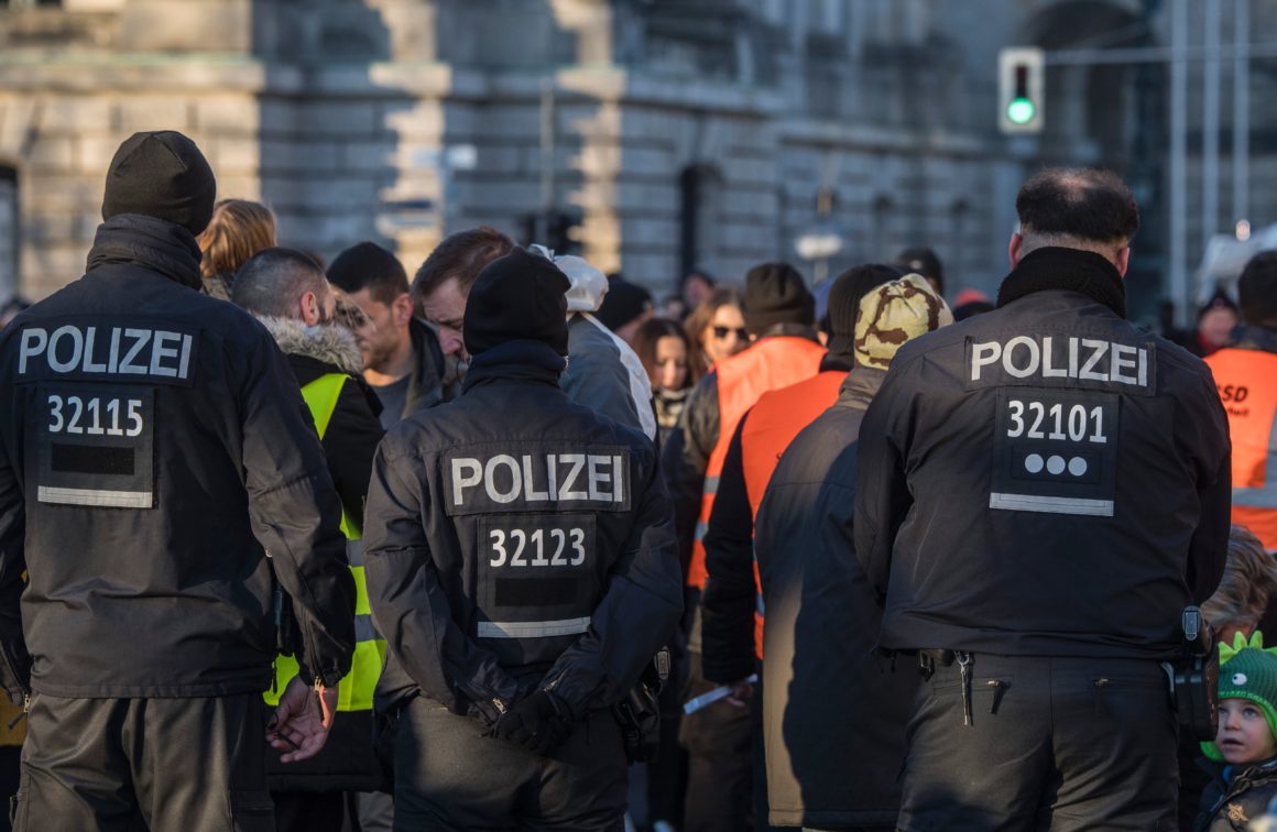 Γερμανία: Πανικός με τηλεφώνηματα για βόμβες σε δημαρχεία επτά πόλεων