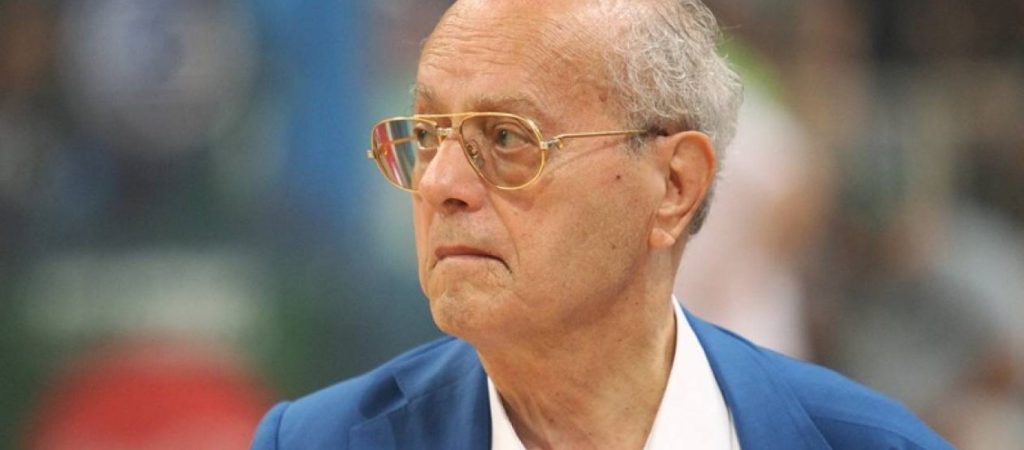 Μεγαλείο: Παρών ο Σπανούλης στο «αντίο» του Θανάση, τον χειροκρότησε ο κόσμος (βίντεο)