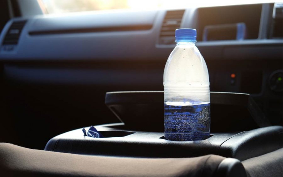 Γιατί δεν πρέπει ποτέ να αφήνουμε πλαστικά μπουκάλια στο αυτοκίνητο (βίντεο)