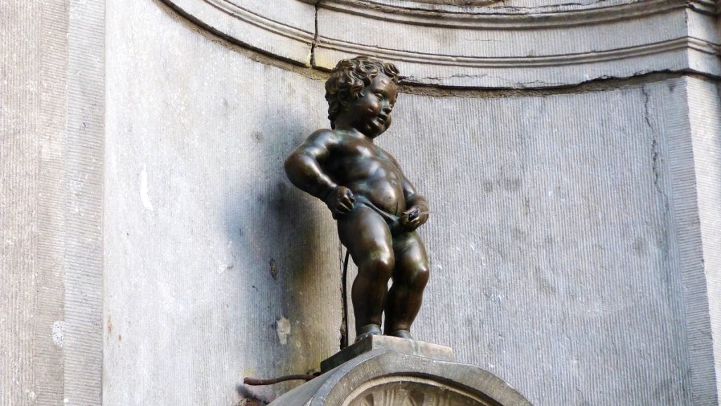 Βρυξέλλες: Σπατάλες τέλος – Το διάσημο άγαλμα του Manneken Pis δεν θα ουρεί φρέσκο τρεχούμενο νερό