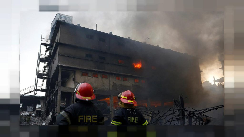 Πέντε νεκροί από την φωτιά που ξέσπασε σε ουρανοξύστη στο Μπαγκλαντές (βίντεο)
