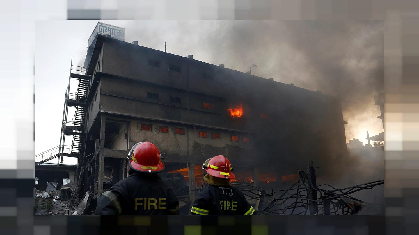 Πέντε νεκροί από την φωτιά που ξέσπασε σε ουρανοξύστη στο Μπαγκλαντές (βίντεο)