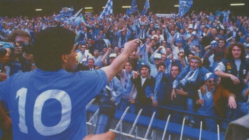 Κυλίστηκε στη λάσπη: Η μέρα που ο Μαραντόνα έγραψε την εντολή της Νάπολι