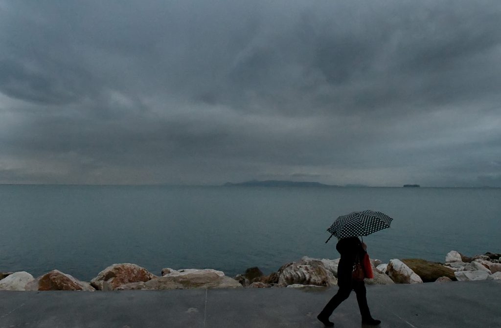 Καιρός: Xειμωνιάτικος ο καιρός σήμερα με καταιγίδες, χιόνια και ισχυρούς ανέμους