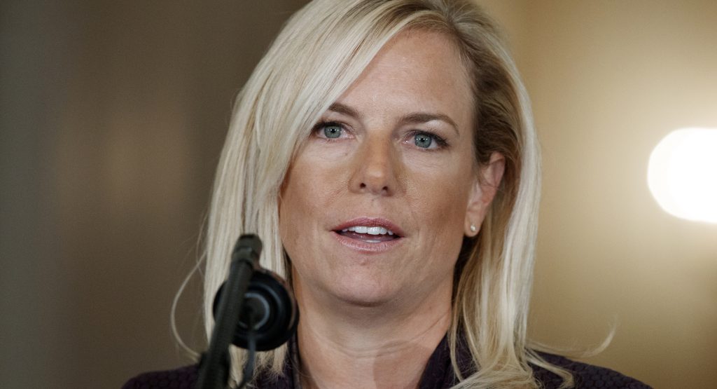 Η υπουργός Εσωτερικής Ασφάλειας ζητά να διευκολυνθεί η απέλαση παιδιών από την Κεντρική Αμερική