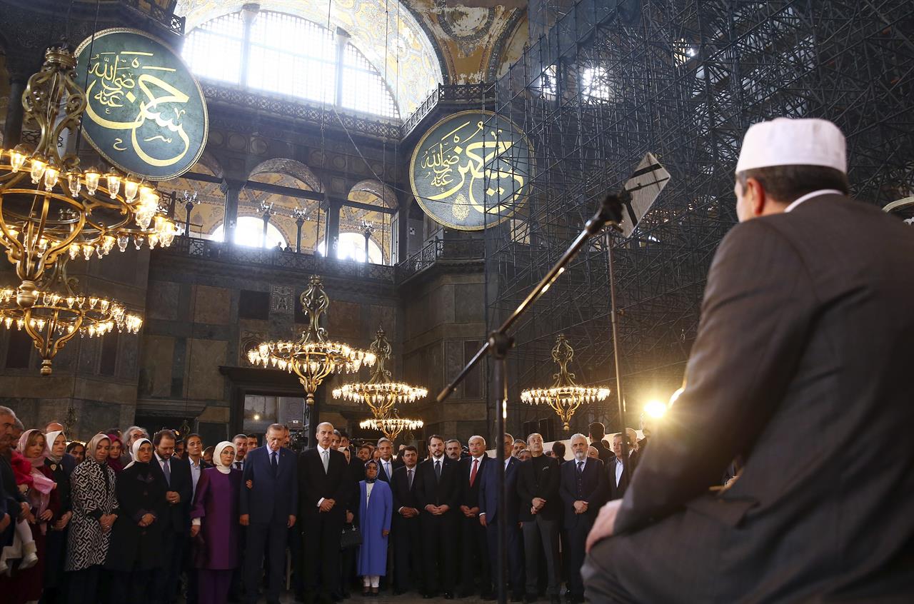 Ο Ερντογάν ξεκινά τις  αρχιτεκτονικές «παρεμβάσεις» για την μετατροπή της Αγίας Σοφίας σε τζαμί!