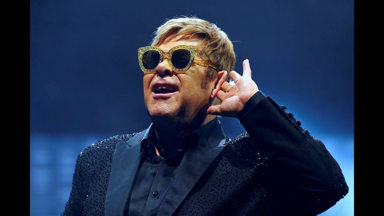 Έλτον Τζον για λιθοβολισμό ομοφυλόφιλων στο Μπρουνέι: «Να μποϊκοτάρουμε τα ξενοδοχεία του σουλτάνου»