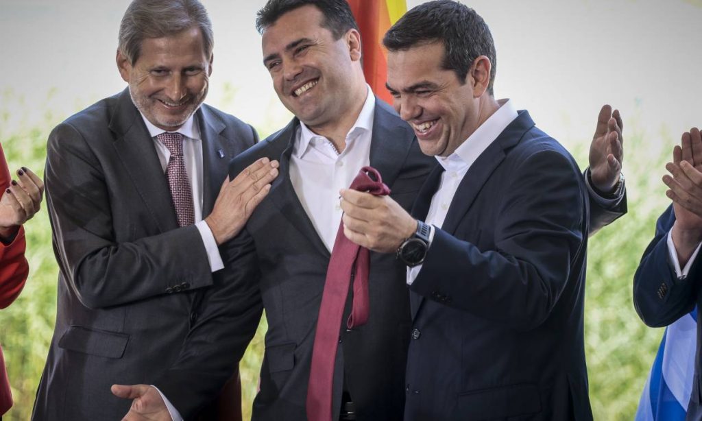 Η αποκάλυψη του Α. Τσίπρα για τη γραβάτα που του χάρισε ο Ζάεφ – Τι την έκανε