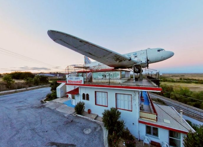 Η θρυλική καφετέρια αεροπλάνο της δεκαετίας του ’90 στην Πάρνηθα (φωτο-βίντεο)