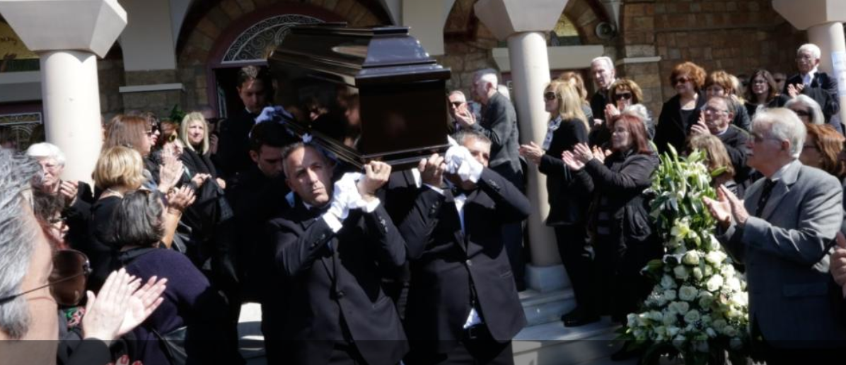 Αντώνης Βγόντζας: Πλήθος κόσμου στην κηδεία του στελέχους του ΠΑΣΟΚ (φώτο)