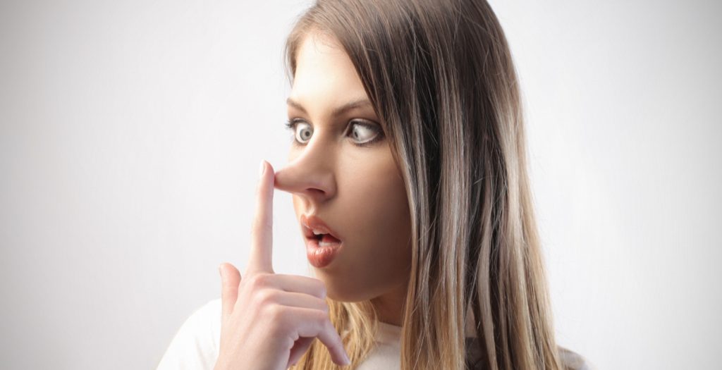 Πρωταπριλιά: Πώς να καταλάβετε πότε σας λένε ψέματα – Λέξεις και φράσεις «κλειδιά» (βίντεο)