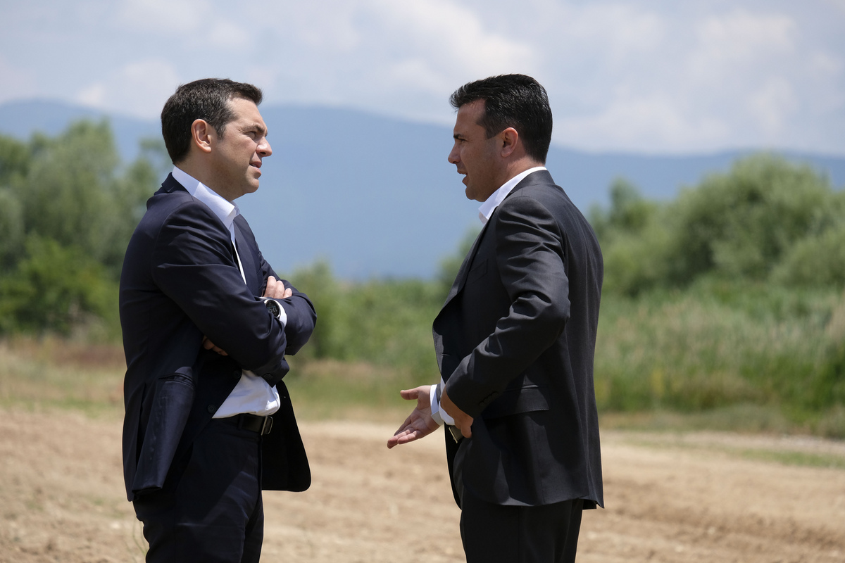 Στα Σκόπια πηγαίνει ο Α.Τσίπρας για να παραδώσει ο ίδιος τα κληρονομικά δικαιώματα της Μακεδονίας στον Ζ.Ζάεφ