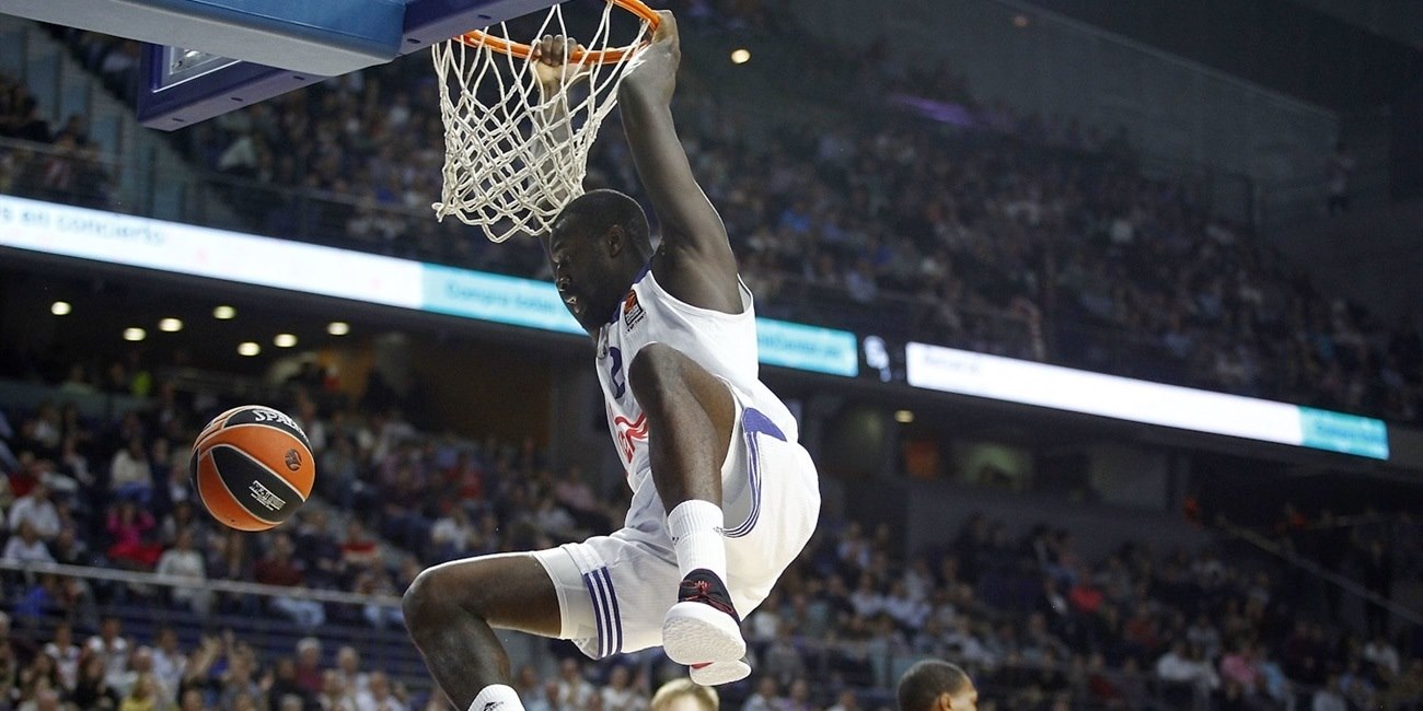 «Τρέλανε» την Ευρώπη το φοβερό κάρφωμα του Τόμας! (βίντεο)