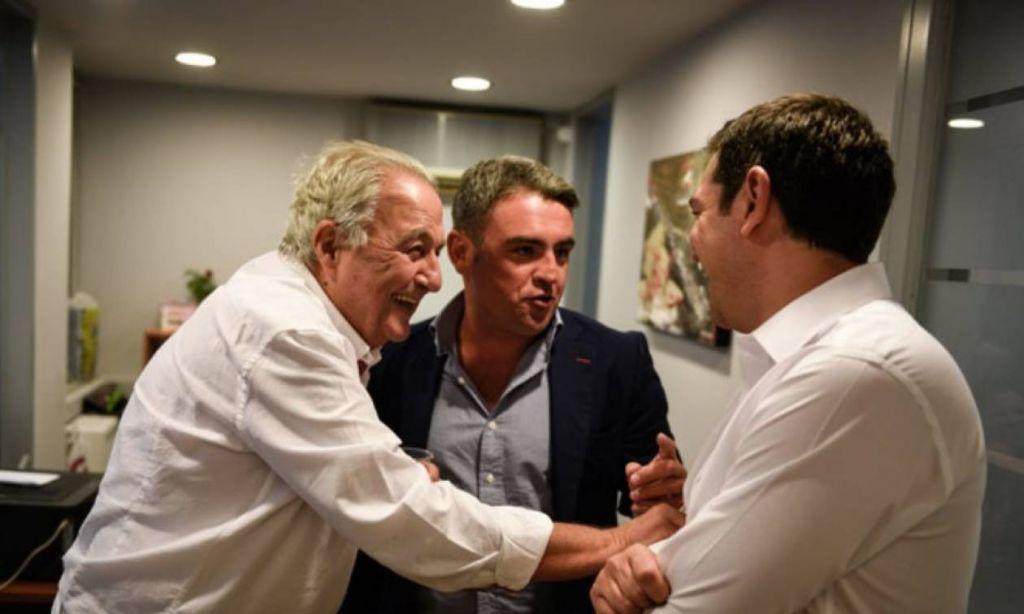 Υπόθεση Πετσίτη: Άνοιξαν οι λογαριασμοί στην Κύπρο – Ο άνθρωπος «σκιά» του Μαξίμου προκαλεί «τριγμούς» στην κυβέρνηση