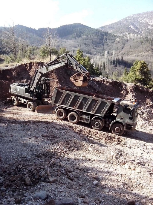 Δυνάμεις της ΜΟΜΚΑ και της 206 ΠΑΥ αποκατέστησαν ορεινό οδικό δίκτυο της Αιτωλοακαρνανίας (φώτο)