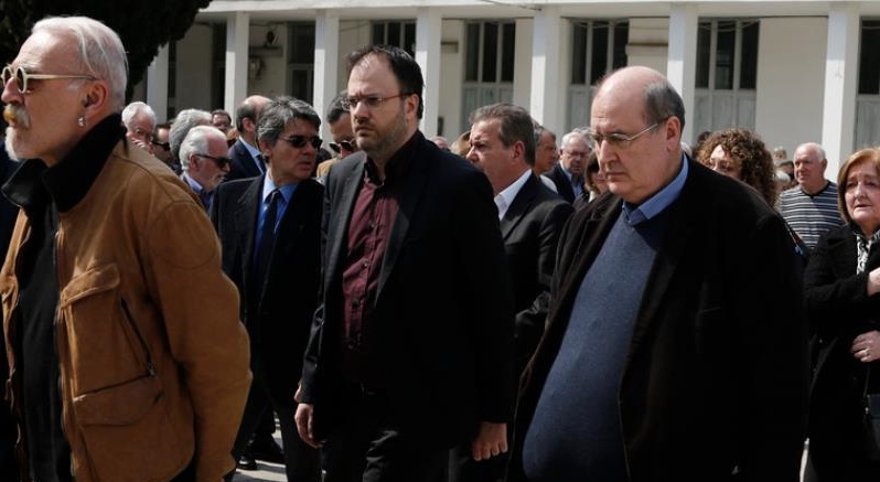 «Αντίο Βασίλη»: Συγκλόνισε ο Νίκος Φίλης στον επικήδειο λόγο του