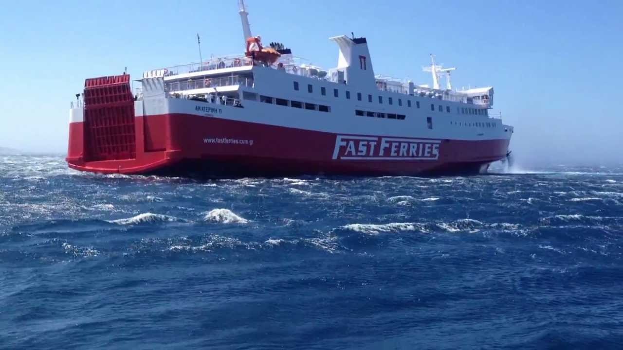Μηχανική βλάβη σε πλοίο που εκτελούσε δρομολόγιο προς Μύκονο – Με μια μηχανή επιστρέφει Ραφήνα