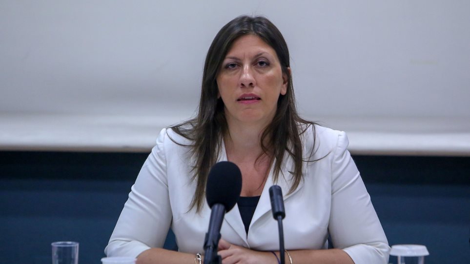 Άστραψε και βρόντηξε η Ζ.Κωνσταντοπούλου: «Ο Πετσίτης σου κρατούσε την τσάντα και τώρα…» (φώτο)