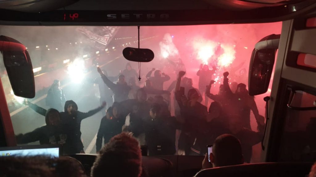 Παγκόσμια «τρέλα» με την υποδοχή του ΠΑΟΚ – Viral το… μπλόκο αποθέωσης