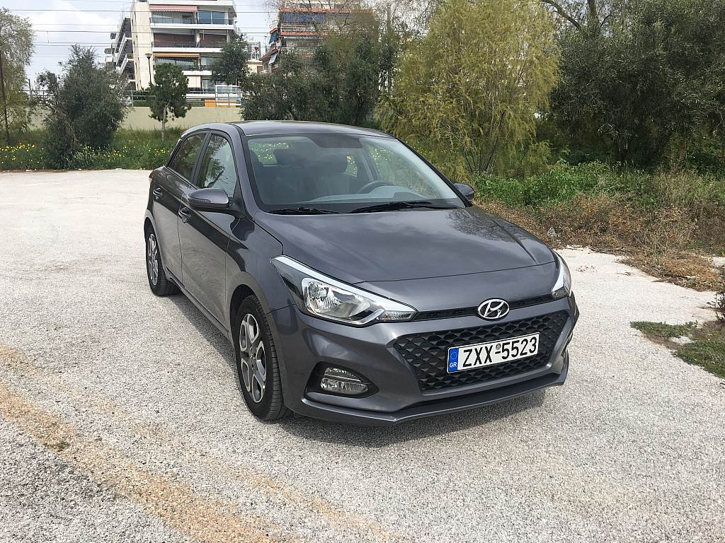 Το νέο Hyundai i20 1.0 T-GDI 7-DCT «κλείνει» το μάτι στον ανταγωνισμό