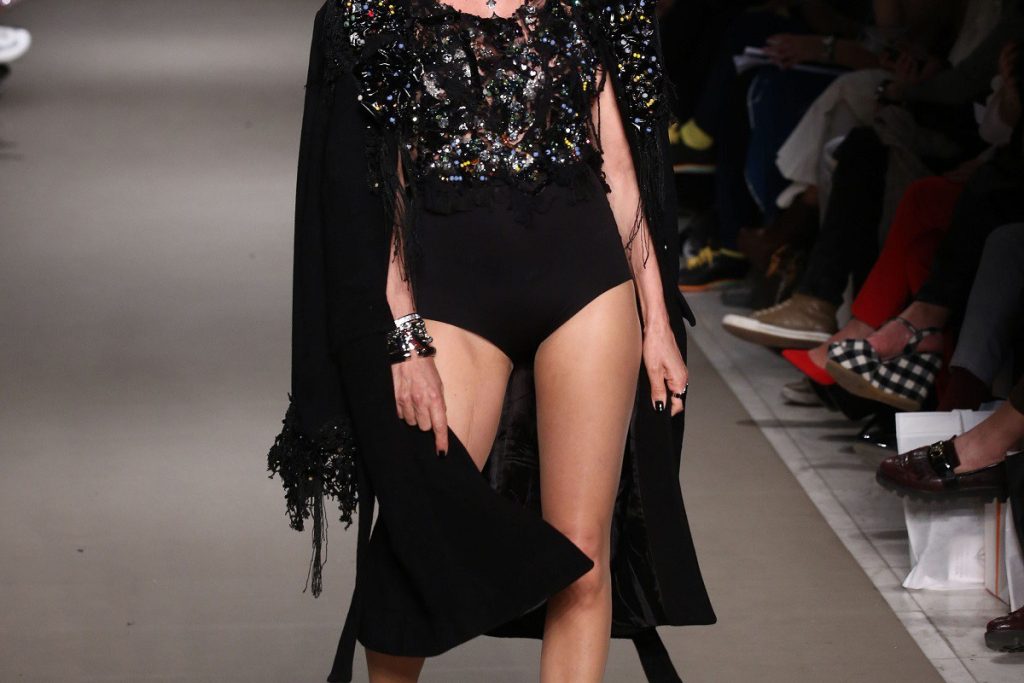 Από την πασαρέλα στο νοσοκομείο: Μάχη για τη ζωή του δίνει 27χρονο μοντέλο (φωτό)