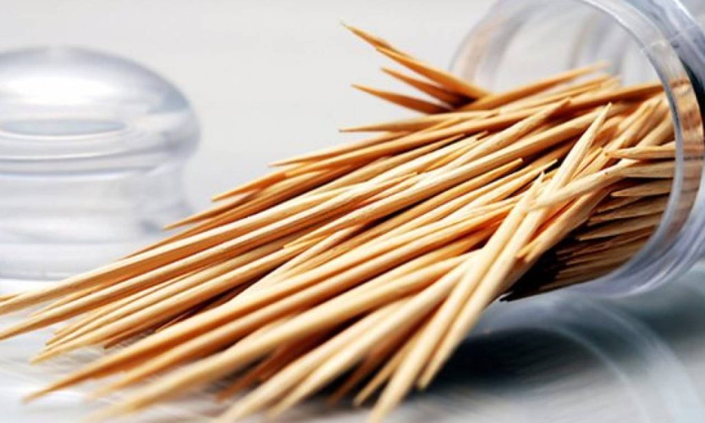 Γυναίκα κατάπιε οδοντογλυφίδα και πέθανε (φωτό)