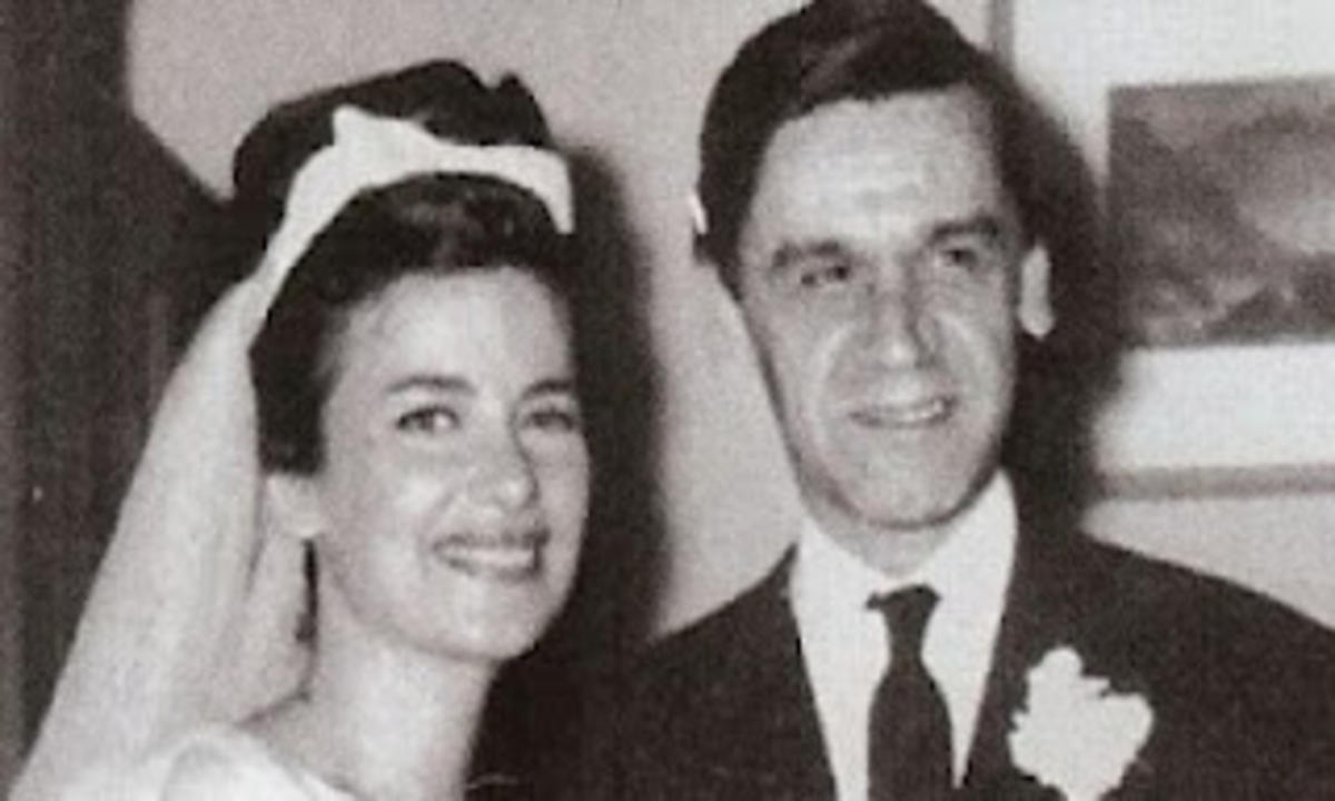 Τζένη Καρέζη-Ζάχος Χατζηφωτίου: Η σπάνια φωτογραφία από το γάμο τους και ο απίθανος τρόπος που τον έπιασε να την απατά