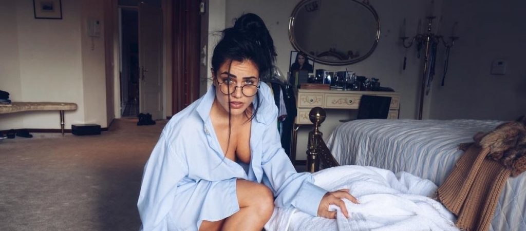 Κόνι Μεταξά: Η καλλιτεχνική φωτογραφία χωρίς ρούχα που «έριξε» το Instagram!