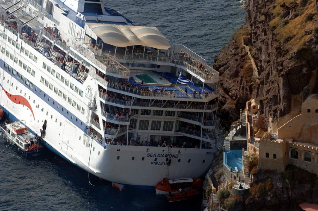 Σαν σήμερα συνέβη το μοιραίο ναυάγιο του «Sea Diamond» (φωτο)