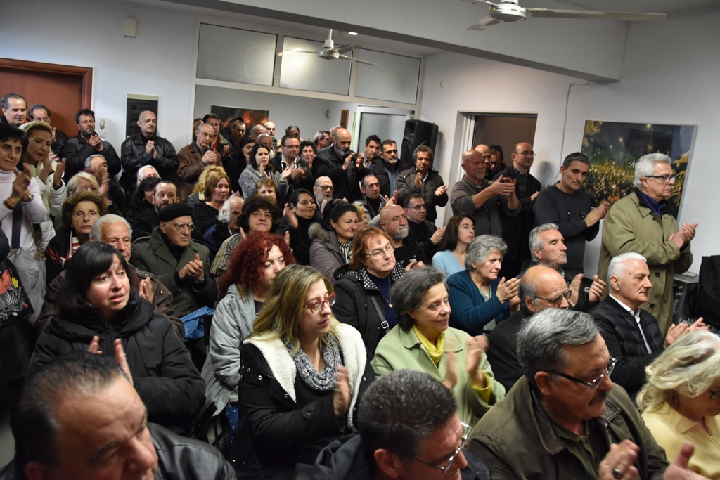 Μεγάλη προσέλευση πολιτών σε εκδήλωση του Λαϊκού Συνδέσμου για την επίθεση παρακρατικών στα γραφεία του κόμματος