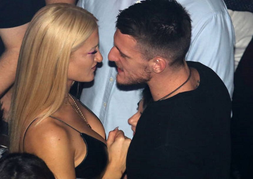 Τα παθιασμένα φιλιά της Ιωάννας Τούνη με τον σύντροφό της σε βραδινή έξοδο (βίντεο)