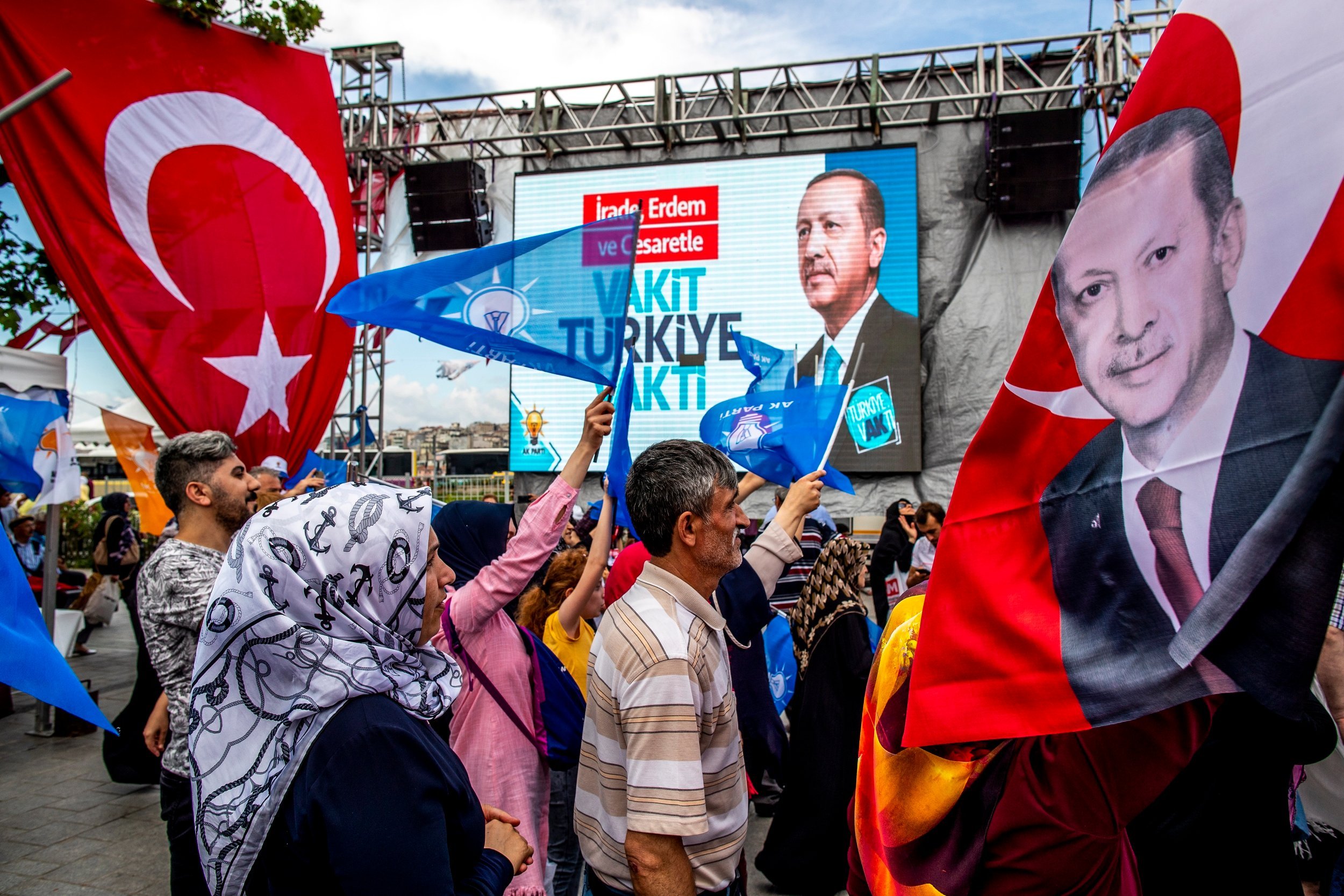 Ερντογάν: Δεν σταματά να ζητά επανακαταμετρήσεις για την Κωνσταντινούπολη