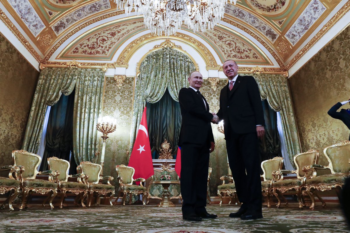 Θερμή υποδοχή Ερντογάν στο Κρεμλίνο – Πούτιν: «Τα S-400 μεταφέρονται στην Τουρκία»