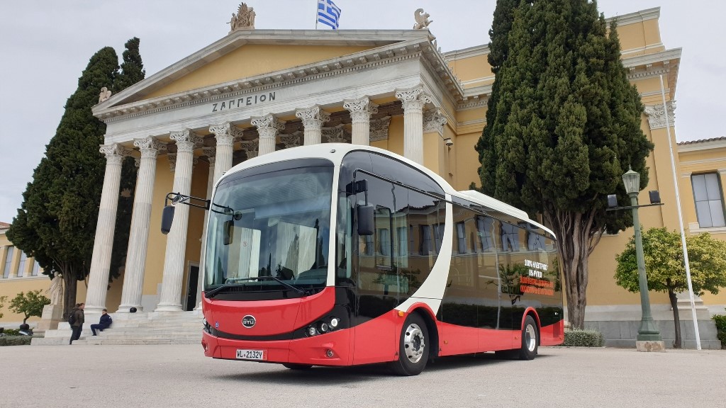Καθαρό περιβάλλον με ηλεκτρικά λεωφορεία – Η εταιρία Πετρόπουλος παρουσίασε το ηλεκτρικό BYD (φώτο)
